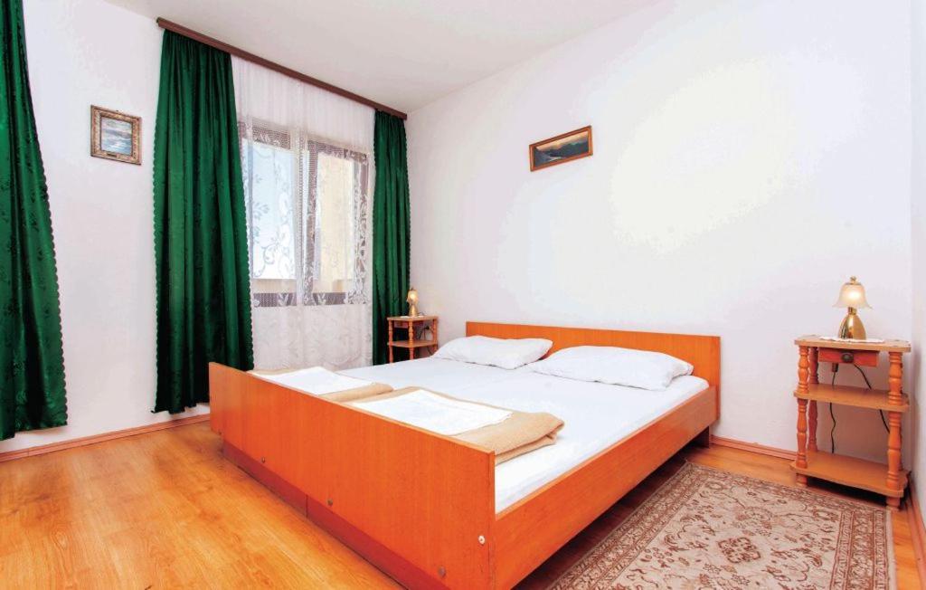 Apartmani Mile Krk Town Exterior photo