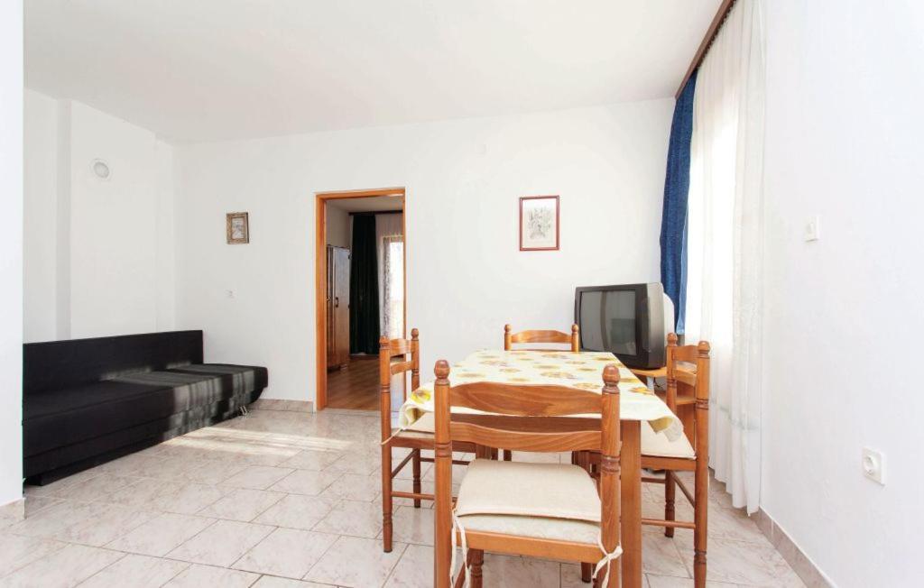 Apartmani Mile Krk Town Exterior photo