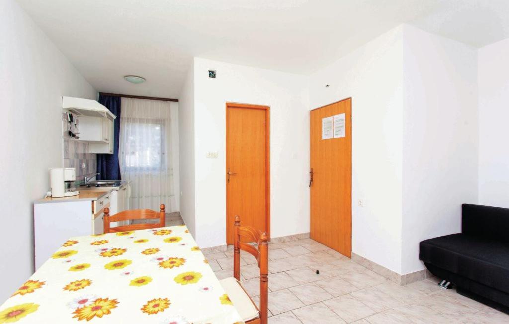 Apartmani Mile Krk Town Exterior photo